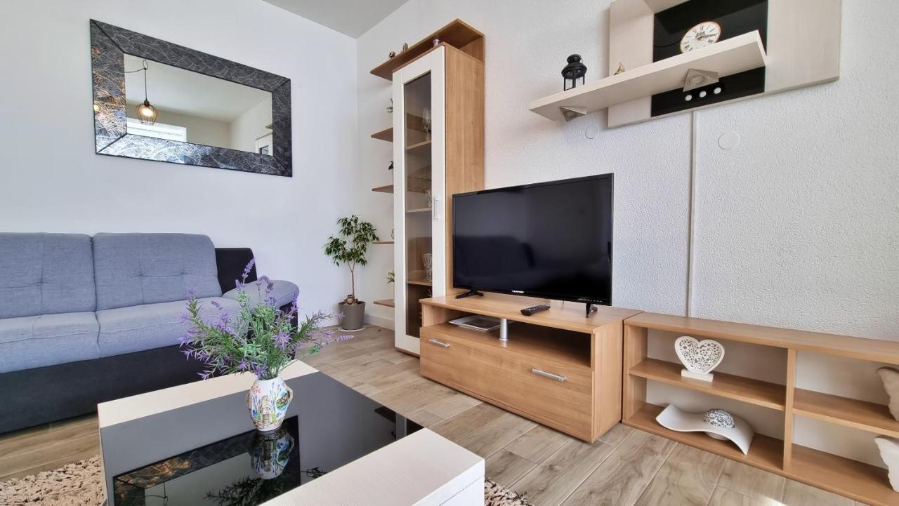 Apartments Slado Omis Exterior photo
