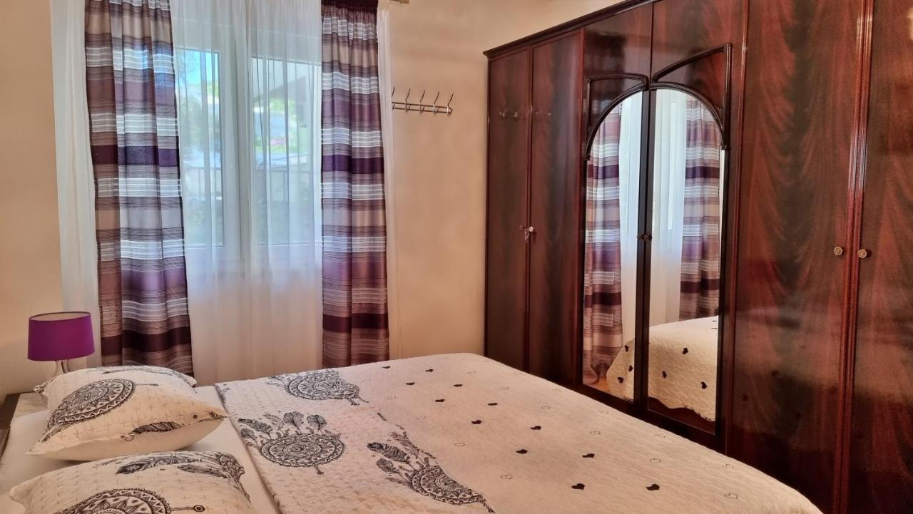 Apartments Slado Omis Exterior photo