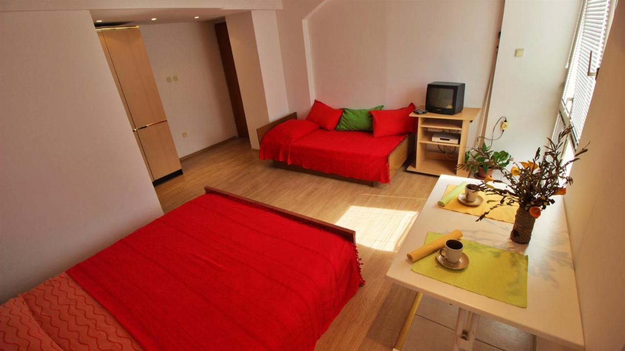 Apartments Slado Omis Exterior photo